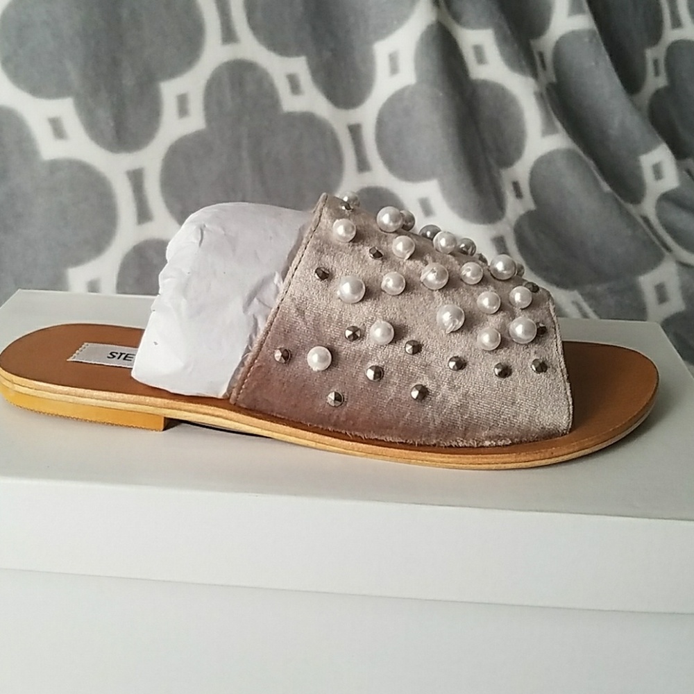 ☆ NIB Steve Madden Taupe Pearl Velvet Slides Mules